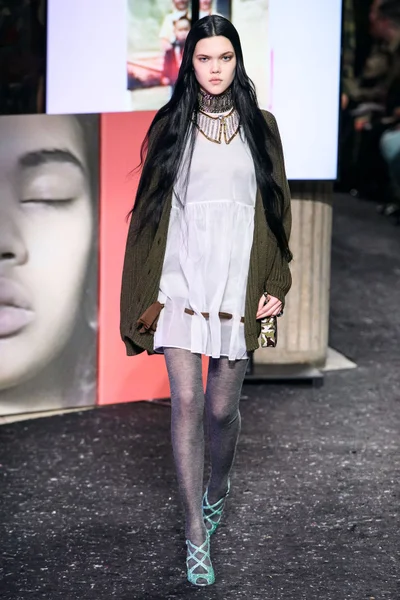 Look 17
